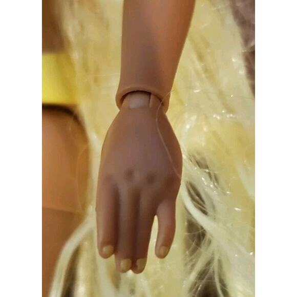 9 In 2021 MGA Rainbow Jr High Sunny Madison Fashion Doll No Clothes Replacement - Picture 9 of 11